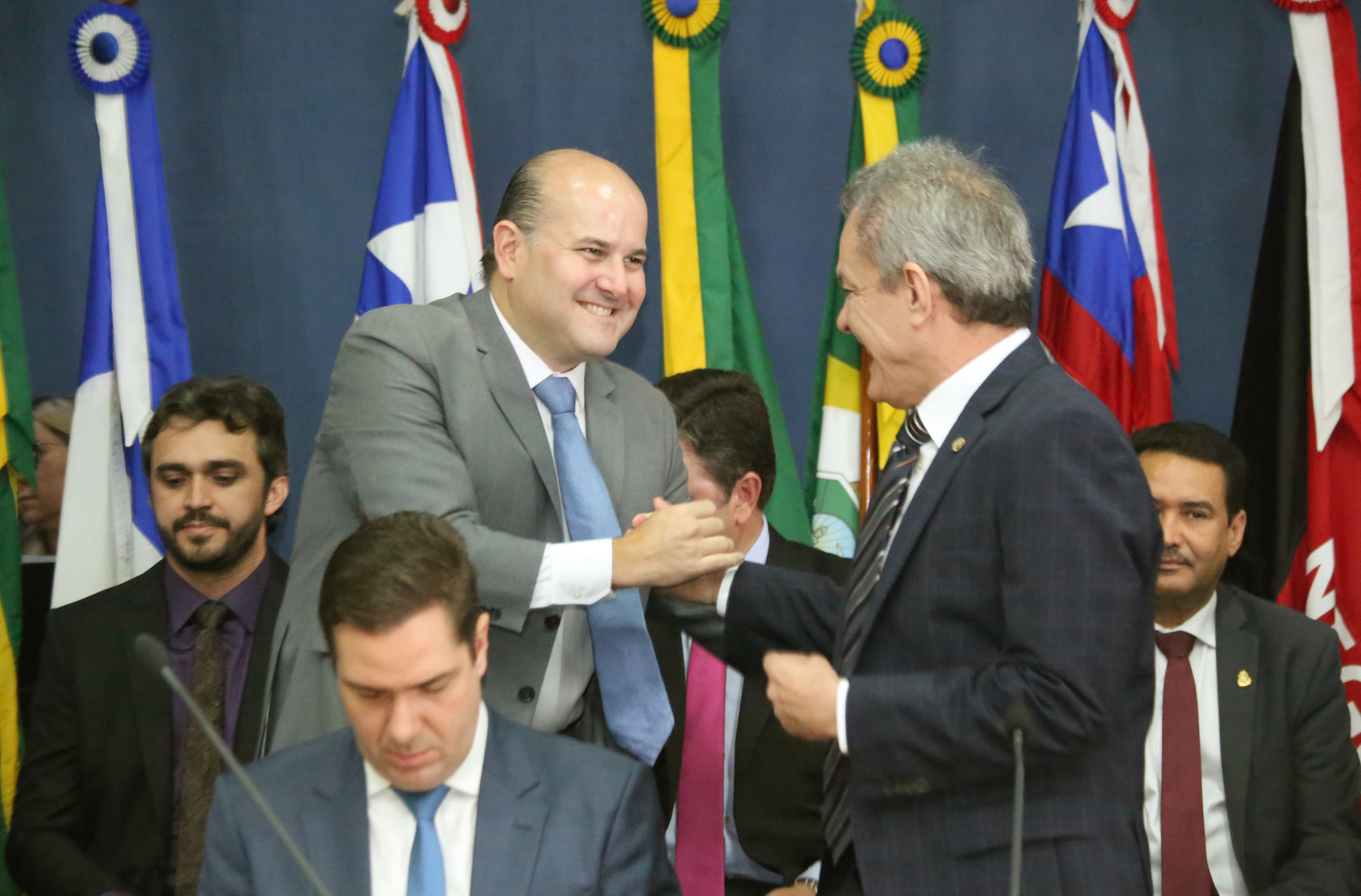 prefeito roberto cláudio cumprimenta o deputado José Sarto